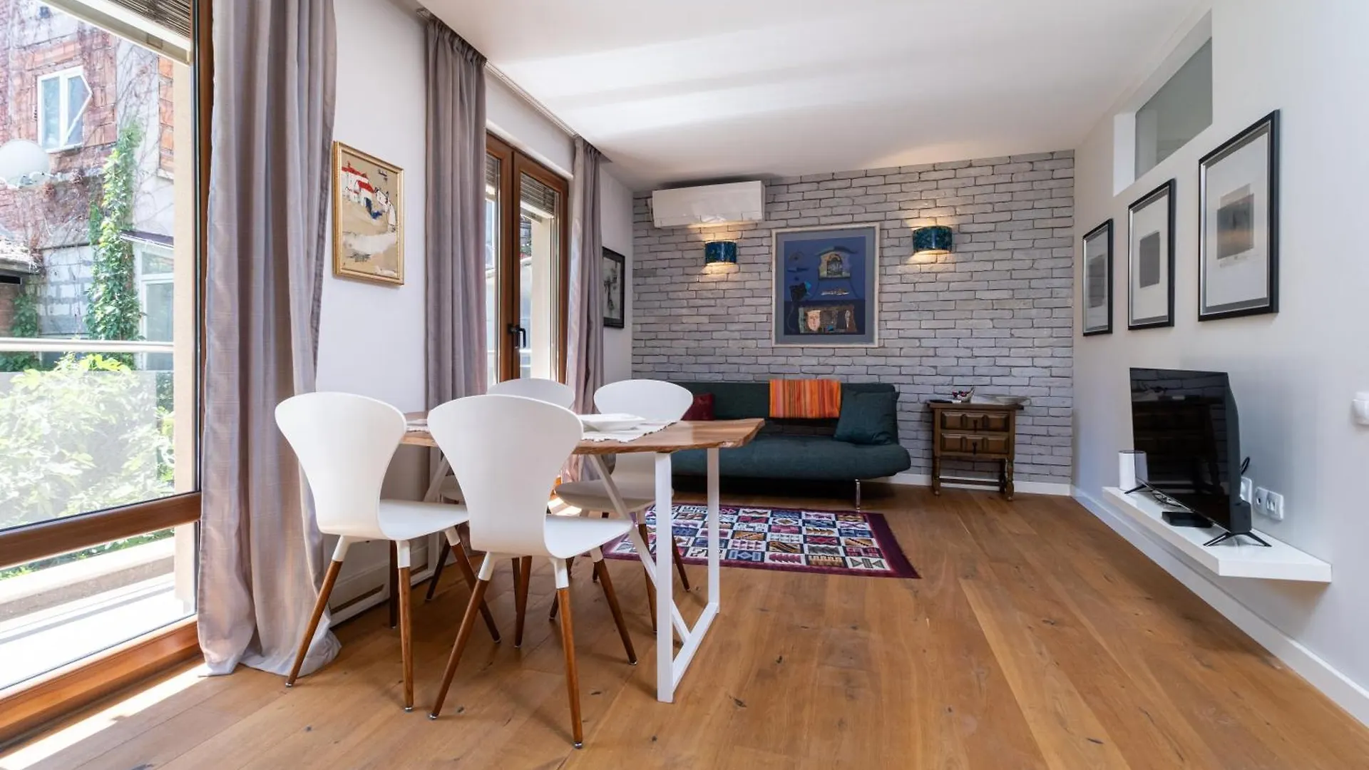Central 1-Bedroom Apartment Plovdiv